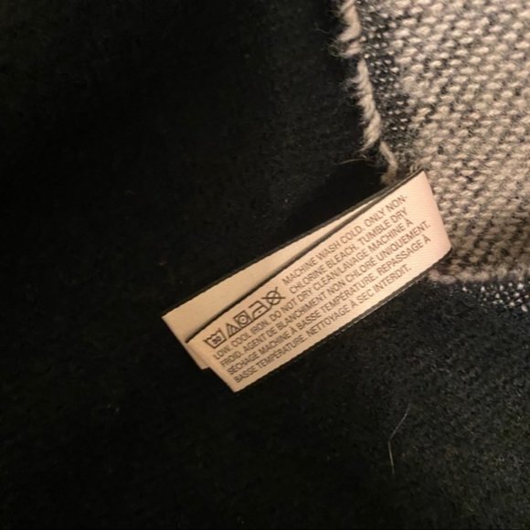 Victoria Secret Limited Edition 2017 Soft Heart Throw - Picture 11 of 12